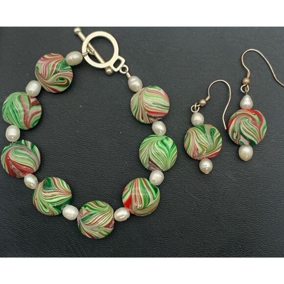 Christmas Colors Red & Green Art Glass & Faux Pearl Bracelet & Earrings Lot Set - Picture 1 of 4